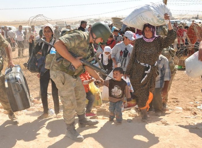 TSK Suriyeli Kürtler'e yardım fotoğraflarını paylaştı İZLE