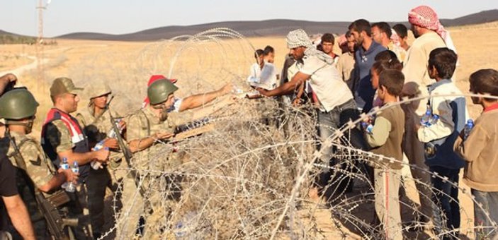 Kızılay'dan Suriyelilere sınırötesi yardım