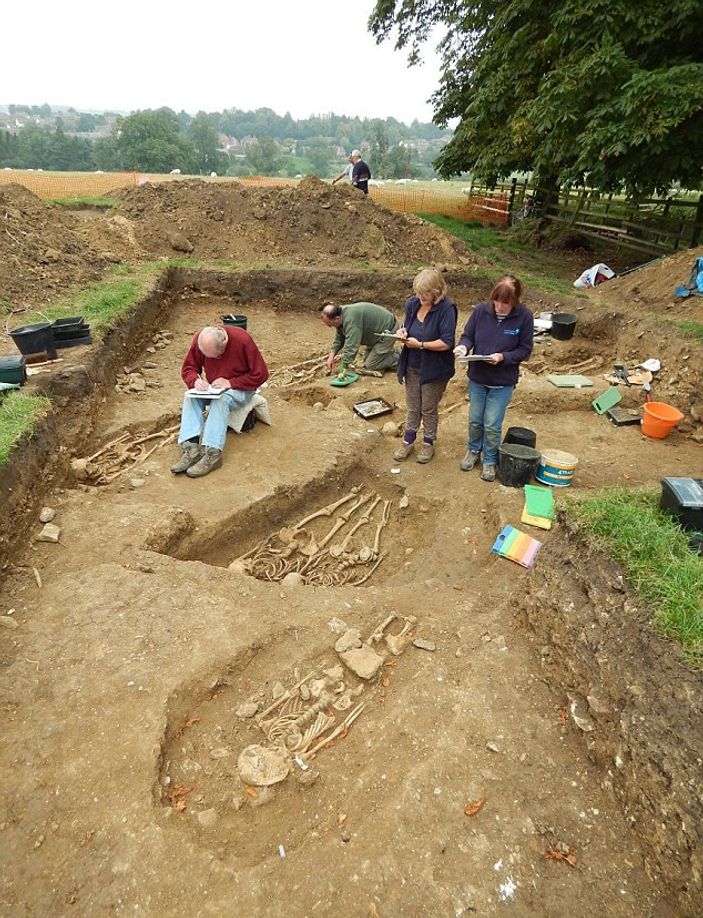 700 yıllık iskeletler el ele bulundu