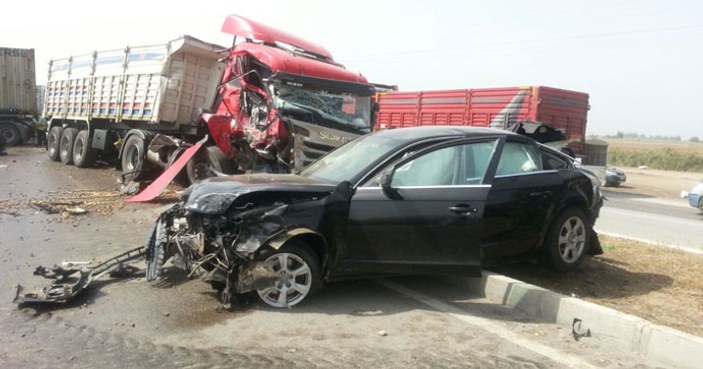 Adana'da zincirleme trafik kazası: 2 ölü
