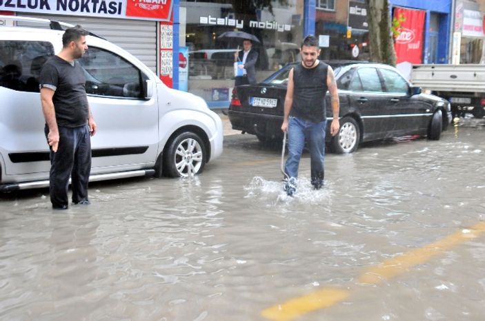 Sağanak yağış Yalova'yı göle çevirdi
