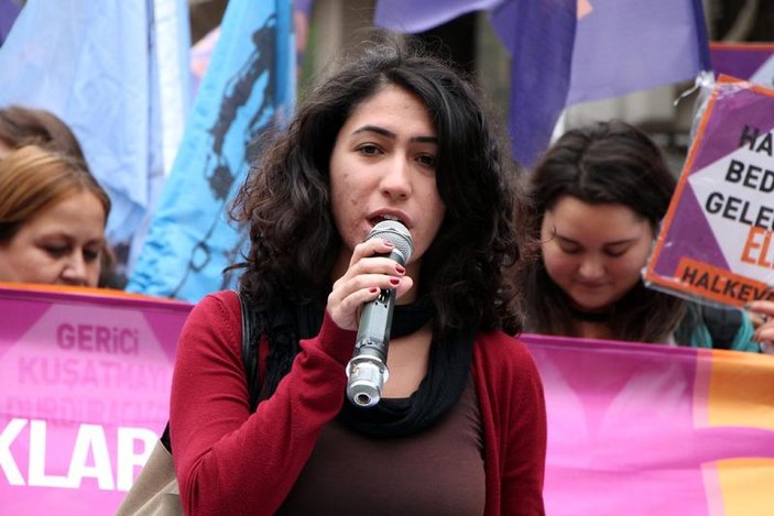 Kadıköy'de türbana hayır eylemi İZLE