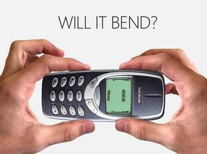 Bükülebilen iPhone 6 alay konusu oldu