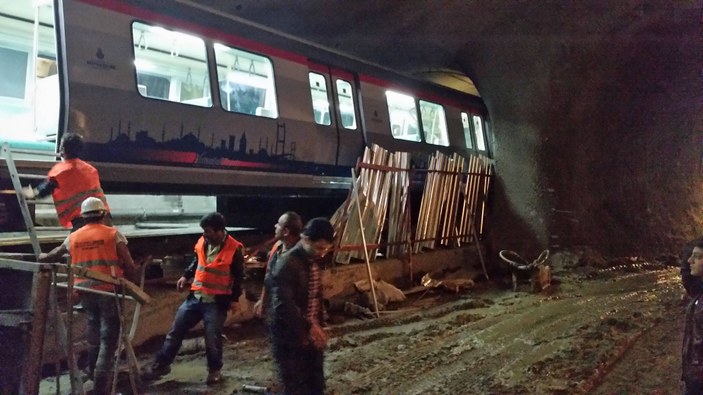 Metro, Seyrantepe durağında kaza yaptı İZLE