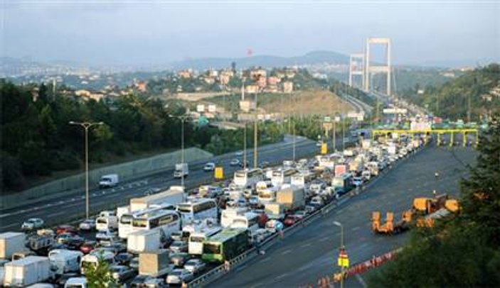 FSM ve Boğaziçi Köprüsü'nde birer şerit trafiğe kapalı