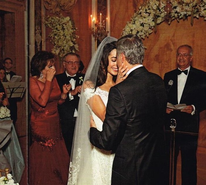 Ünlü dergi George Clooney'nin düğününü kapak yaptı