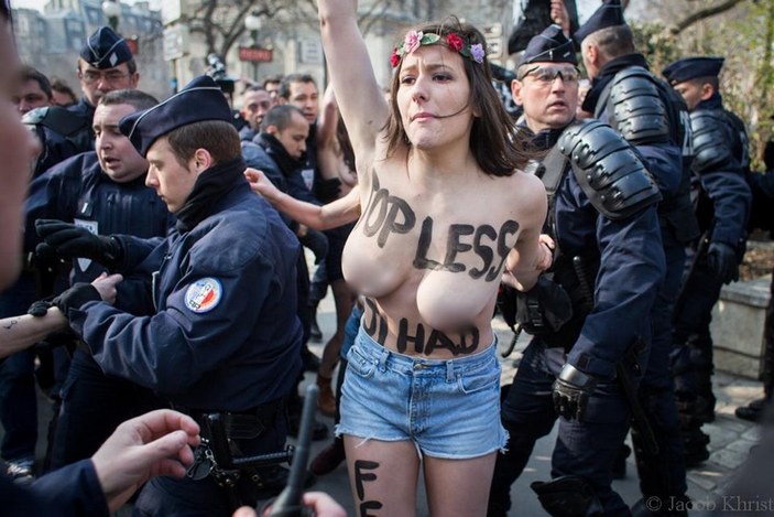 Tuba Ünsal Femen'i eleştirdi İZLE