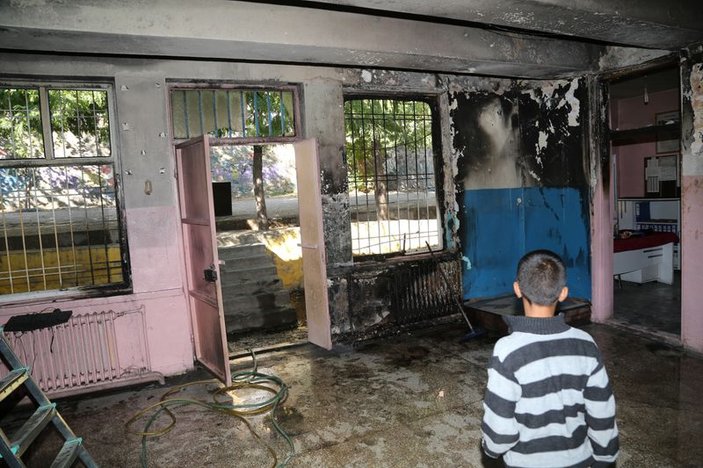 Diyarbakır'da bir okul daha ateşe verildi