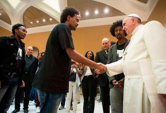 Papa Francis'e anlamlı tişört