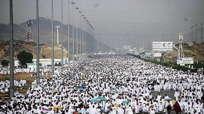 Arafat'ta Mahşer Günü'nü çağrıştıran görüntüler