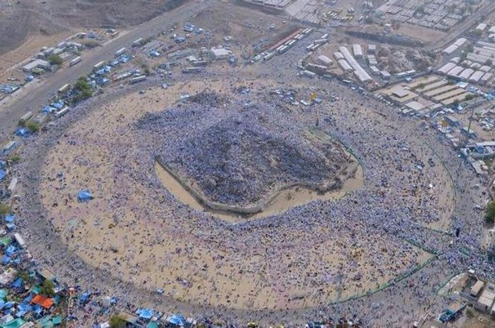 Arafat'ta Mahşer Günü'nü çağrıştıran görüntüler