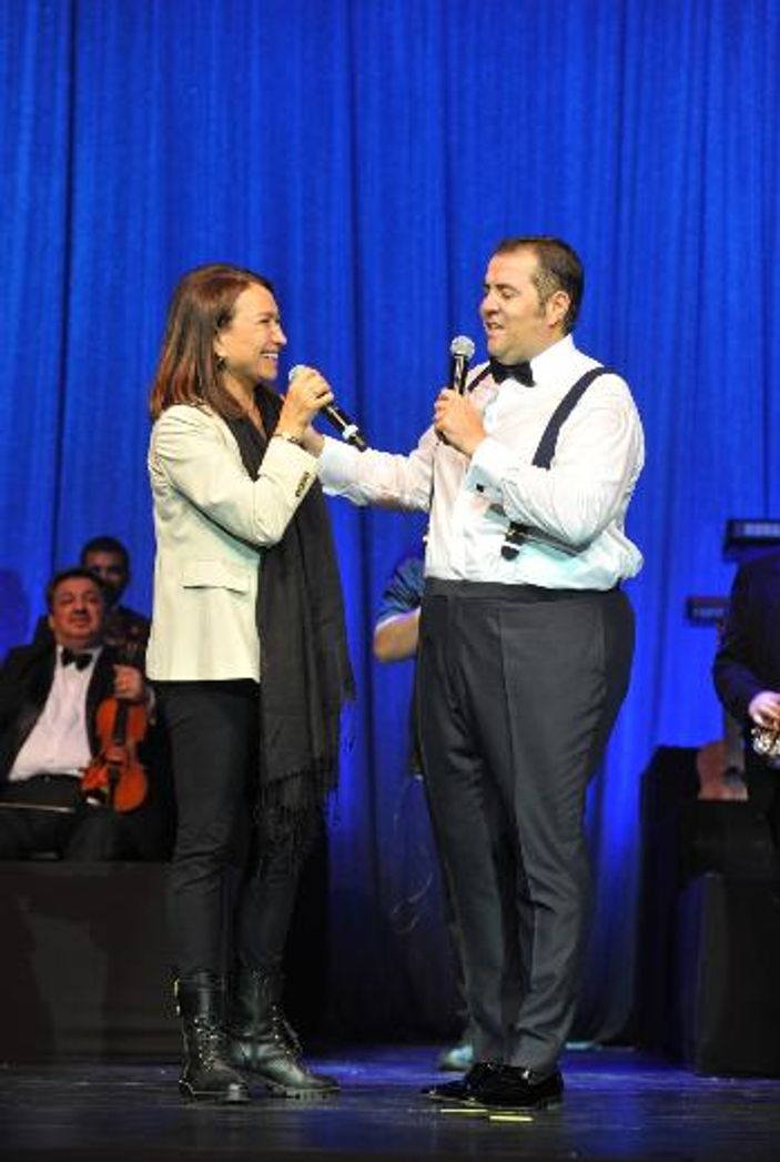 Özge ve Ata çifti seyircileri coşturdu