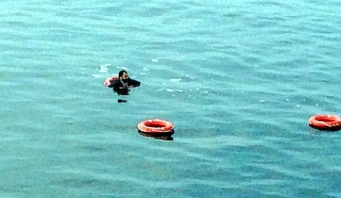 Yalova'ya giden feribottan denize atladı