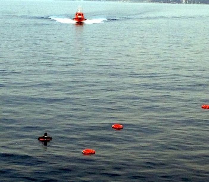 Yalova'ya giden feribottan denize atladı