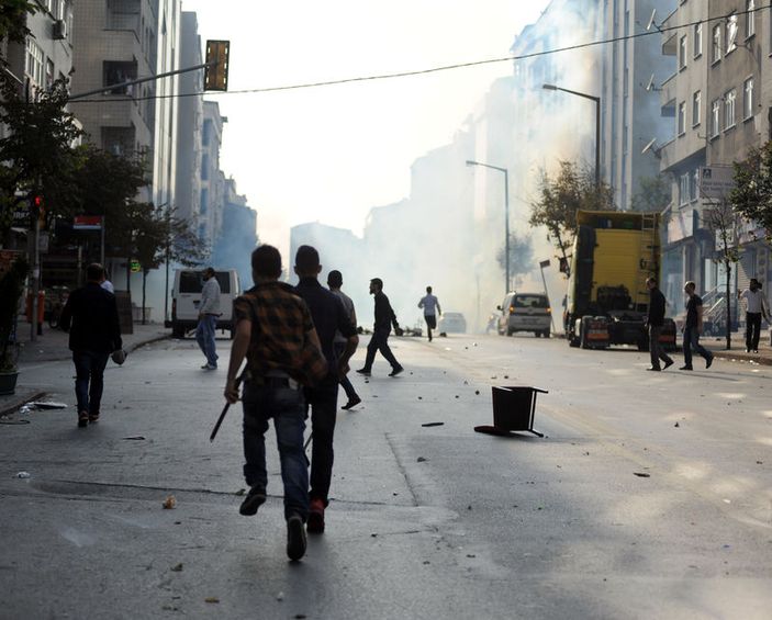 Bağcılar'da sokaklar savaş alanına döndü