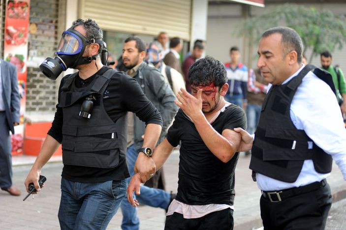 Bağcılar'da sokaklar savaş alanına döndü