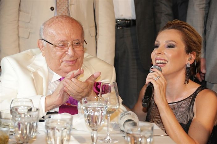 Süleyman Demirel Funda Arar ile eğlendi