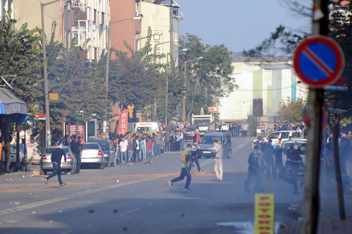 Bağcılar'da sokaklar savaş alanına döndü