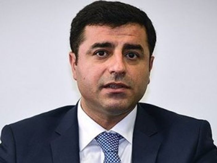 Demirtaş: Bayrak indirmeyi kınıyoruz