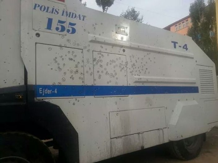 Silopi'de göstericiler polis aracını devirdi: 3 yaralı