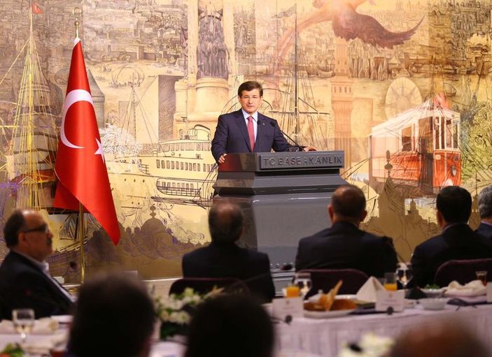 Başbakan Davutoğlu Akil İnsanlar Heyeti'ni kabul etti İZLE