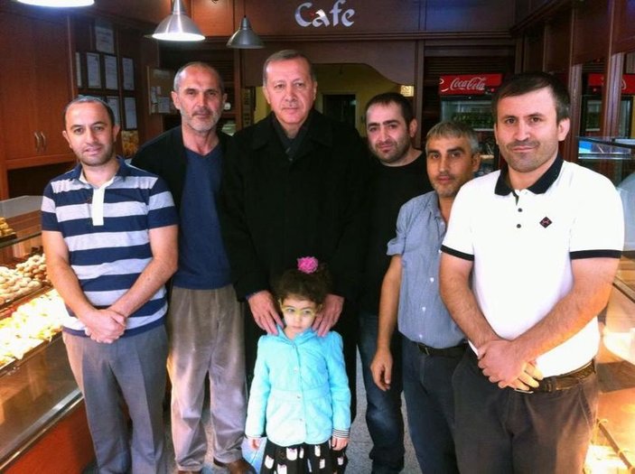 Cumhurbaşkanı Erdoğan oğlu ve torunuyla markete girdi