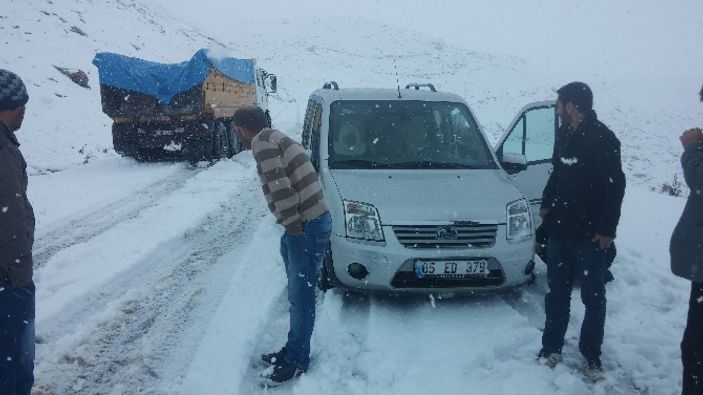 Yurdun bazı kesimlerinde kar yağışı etkili oldu