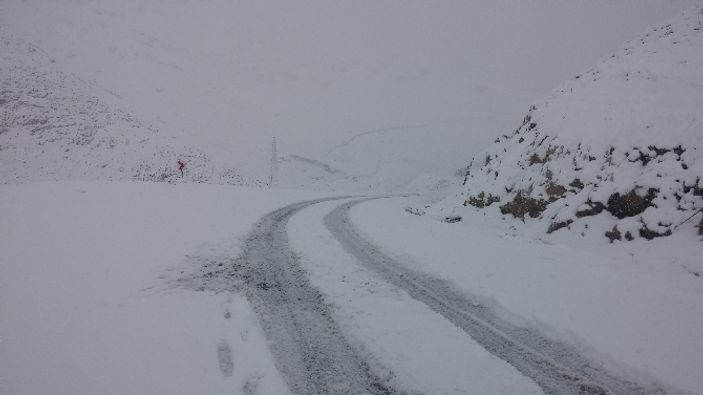 Yurdun bazı kesimlerinde kar yağışı etkili oldu