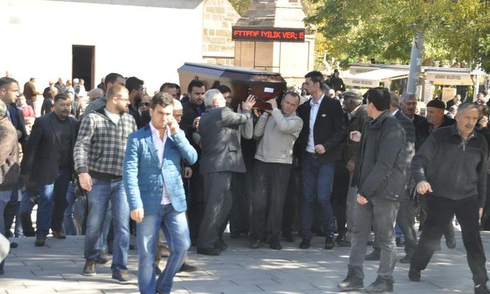 Aksaray-Ankara karayolunda iki araç kafa kafaya çarpıştı