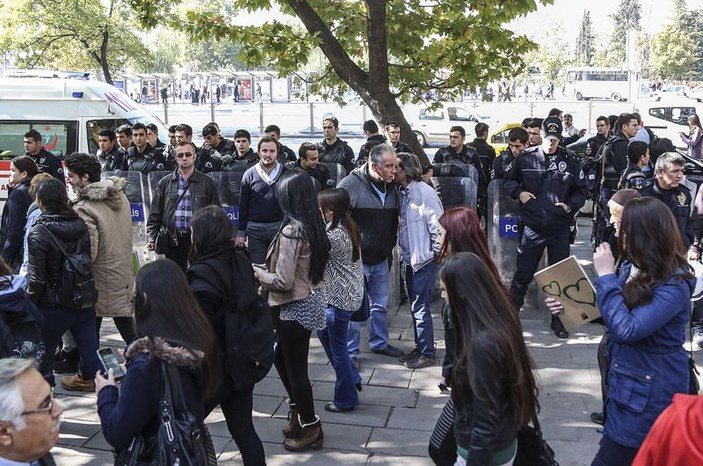 Ankara Üniversitesi'nde öğrenciler arasında kavga çıktı İZLE