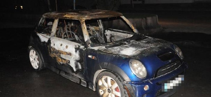Şırnak'ta Kürtçe bilmeyen şahsın Mini'sini yaktılar