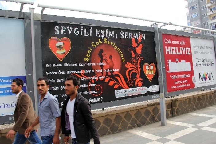 Şanlıurfa'da bir adam eşinden billboard ile özür diledi