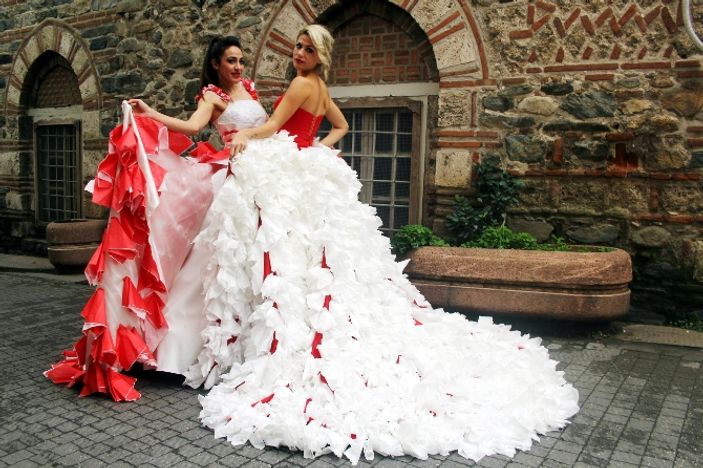 1923 peçeteden gelinlik yaptılar