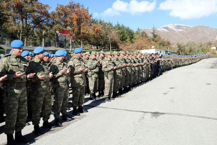 Hakkari'de şehit olan askerler için tören