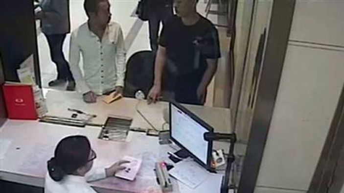 Çinli adam bankada cüzdanını çalan hırsızla karşılaştı