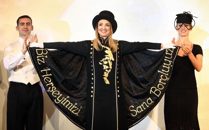 Aylin Nazlıaka podyuma çıktı