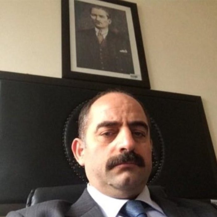 Zekeriya Öz Atatürk fotoğrafıyla selfie çekti