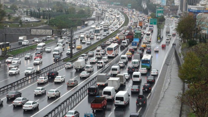 İstanbul'da yağmur trafiği İZLE