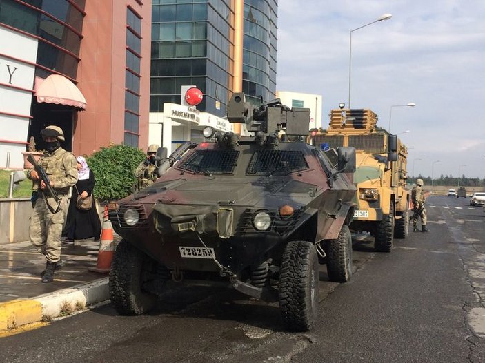 Diyarbakır'da asker sokağa indi