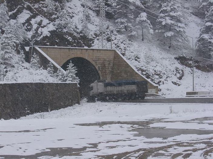 Karadeniz'e kar yağdı