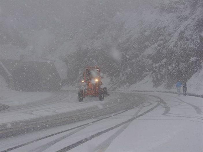 Karadeniz'e kar yağdı