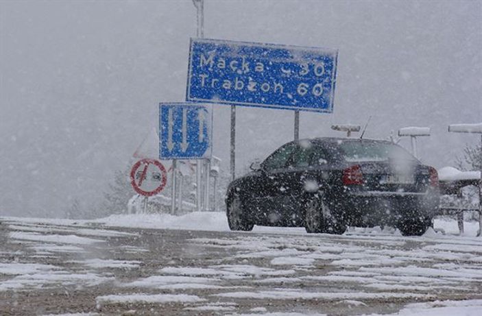 Karadeniz'e kar yağdı