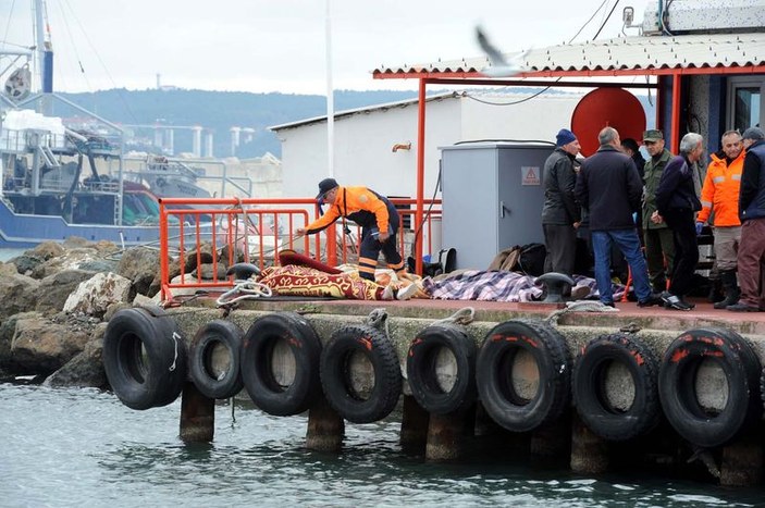 İstanbul Boğazı'nda tekne battı İZLE