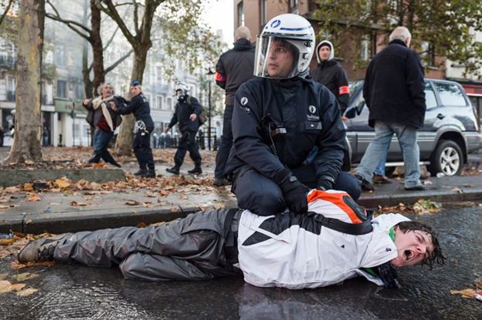 Brüksel sokakları karıştı İZLE