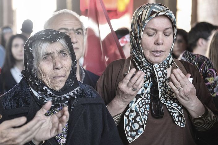 On binler Anıtkabir'e akın etti