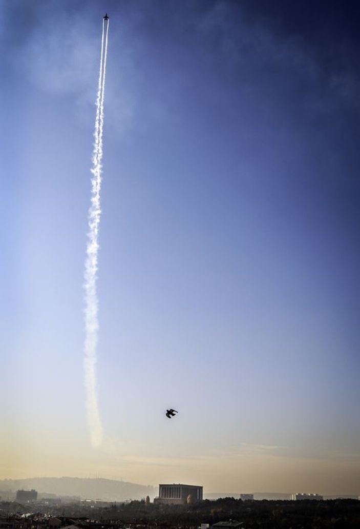 Türk Yıldızları Anıtkabir üzerinde kalp çizdi İZLE