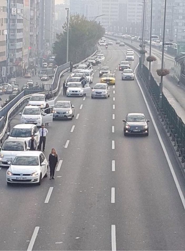 Saat 9'u 5 geçe Türkiye'de hayat durdu İZLE