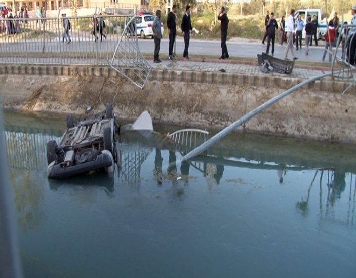 Adanalı kadın sürücü sulama kanalına düştü