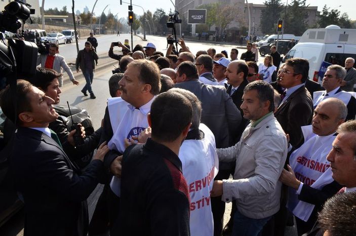 Ankara'da servislerin kaldırılması protesto edildi