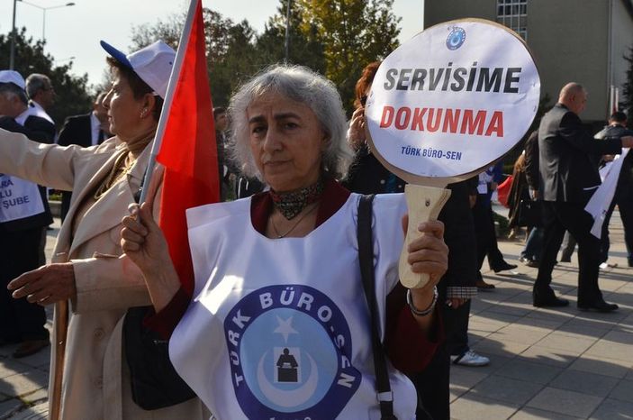 Ankara'da servislerin kaldırılması protesto edildi
